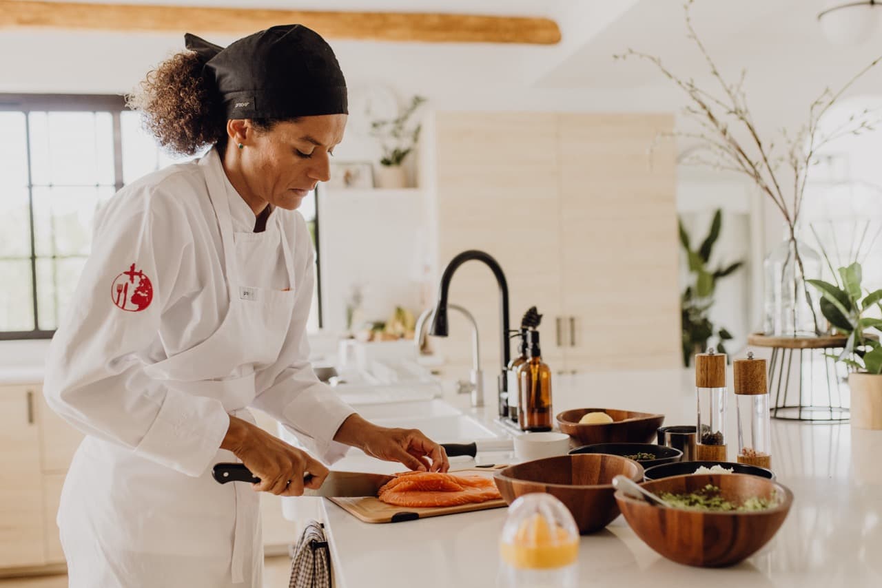 Jamile Oliver cooking